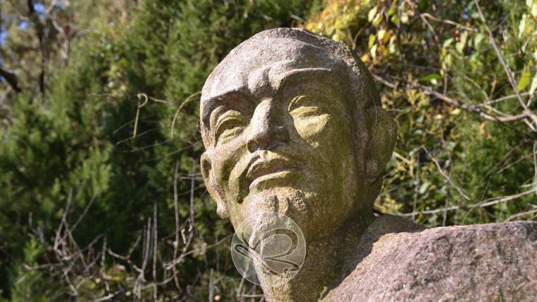 徐霞客雕塑 (12).JPG